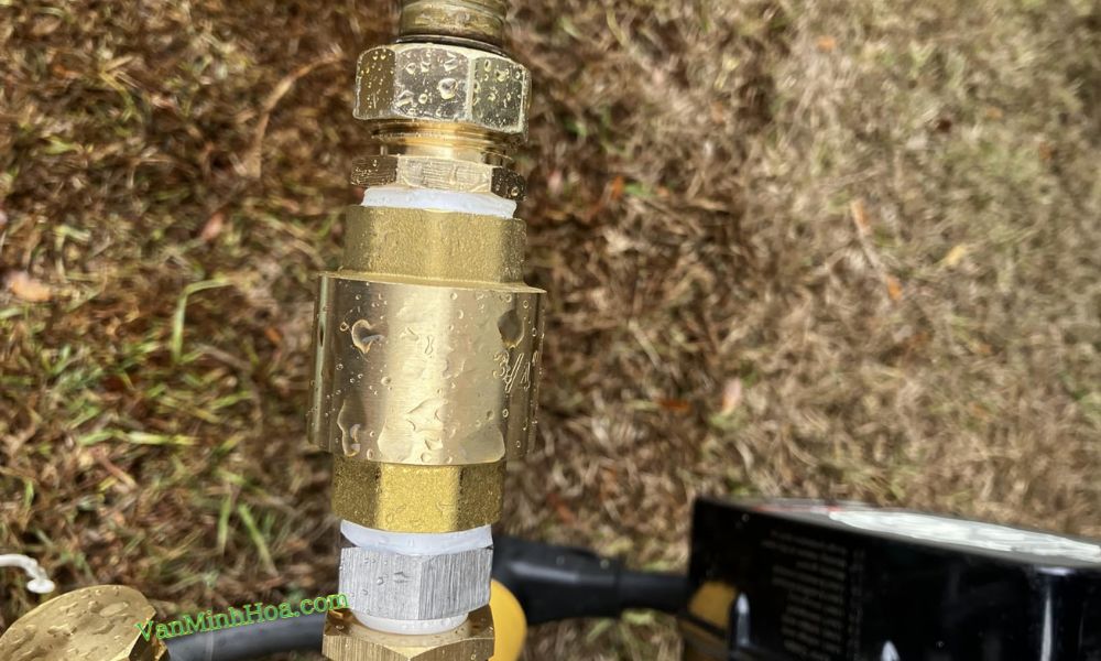 van 1 chiều phi 34 bị rò rỉ