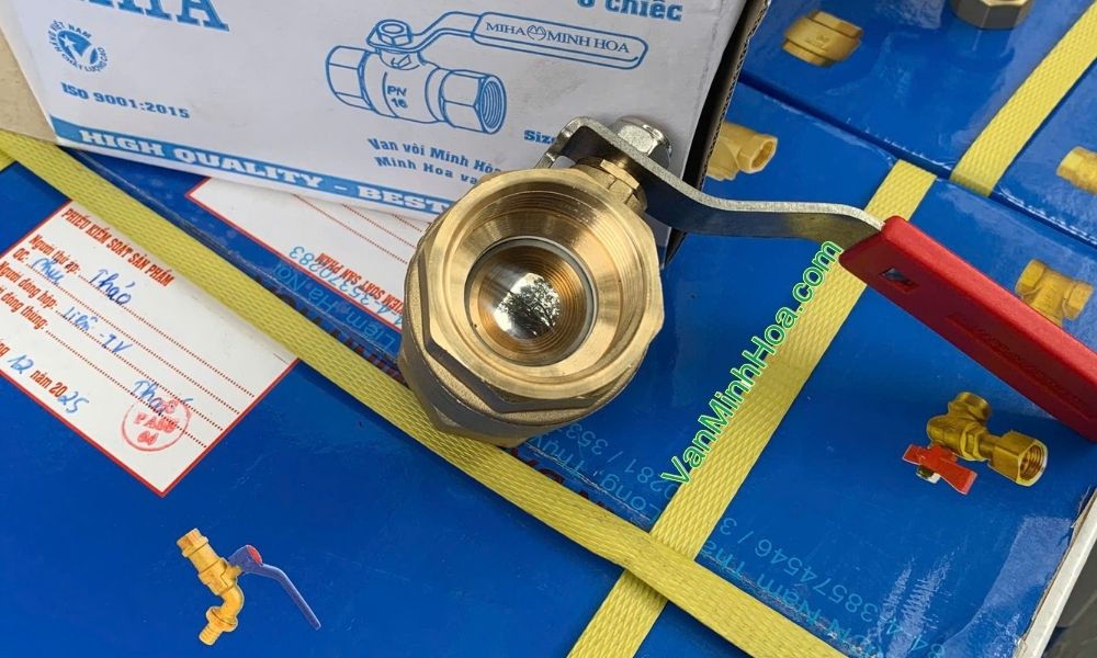 cận cảnh cửa van bi miha tay inox dn40