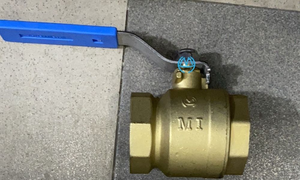 dấu nhãn hiệu của van bi mi dn50 trên thân đồng