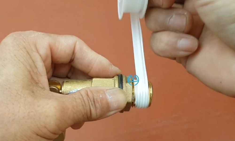 quấn băng tan lắp đặt van phao miha dn15