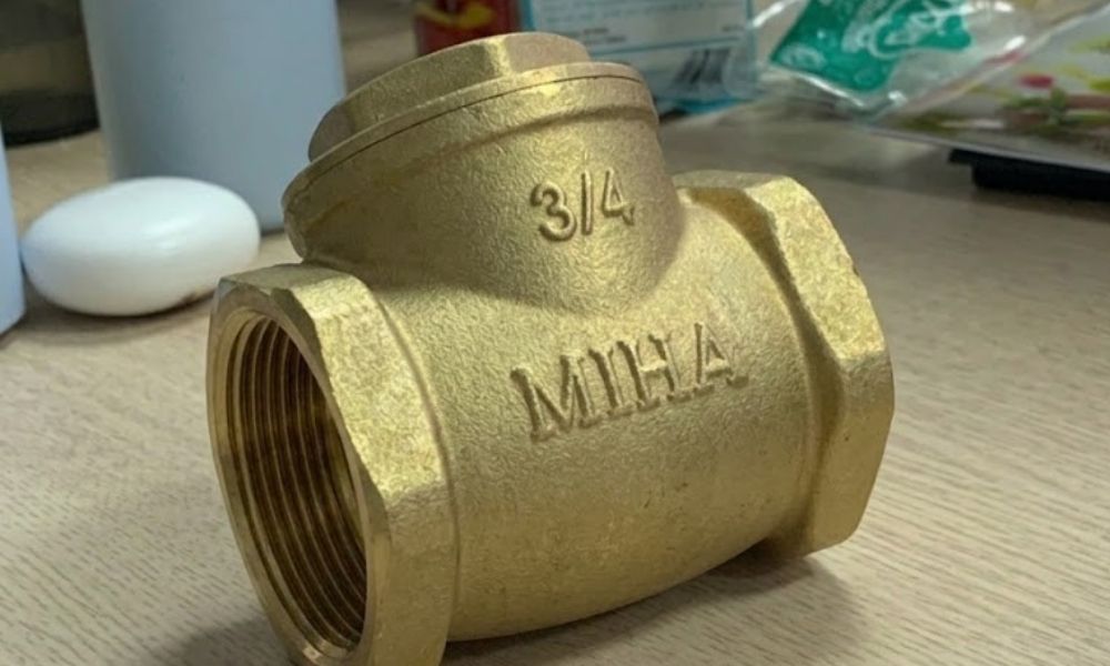 bề mặt bên ngoài của van 1 chiều lá miha dn20