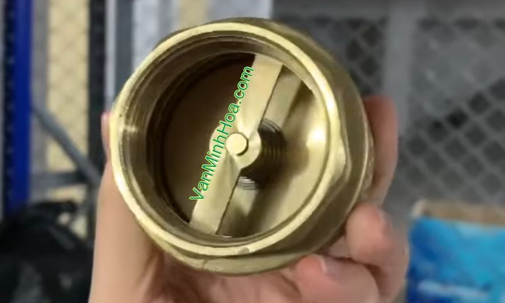 cận cảnh bên trong van 1 chiều lò xo mbv dn25