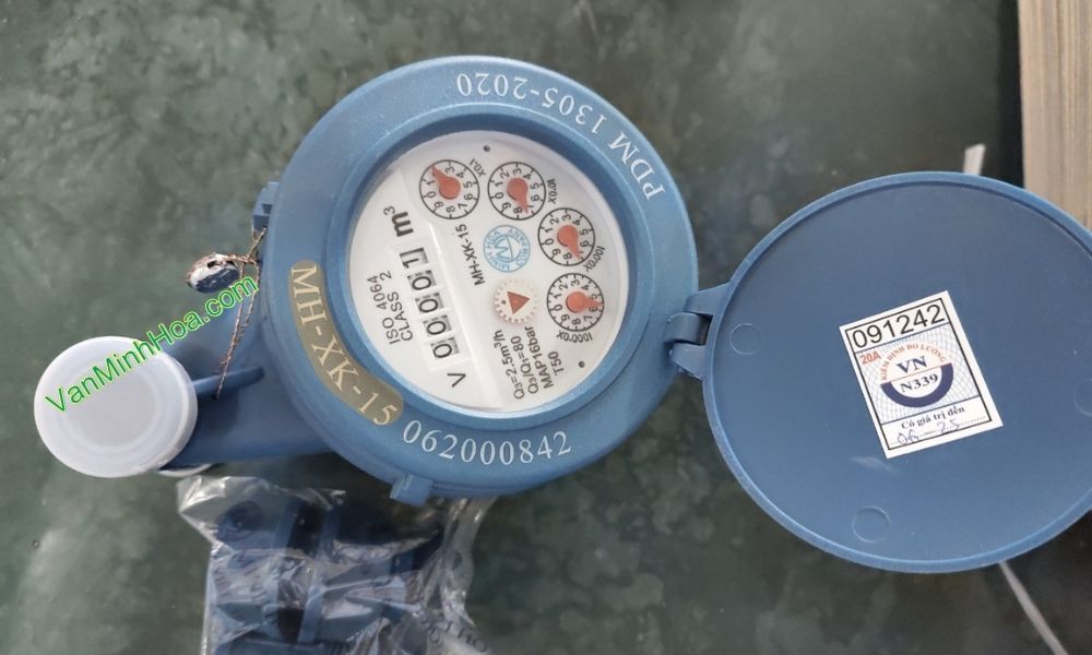 cận cảnh mặt đồng hồ nước mh xk dn15